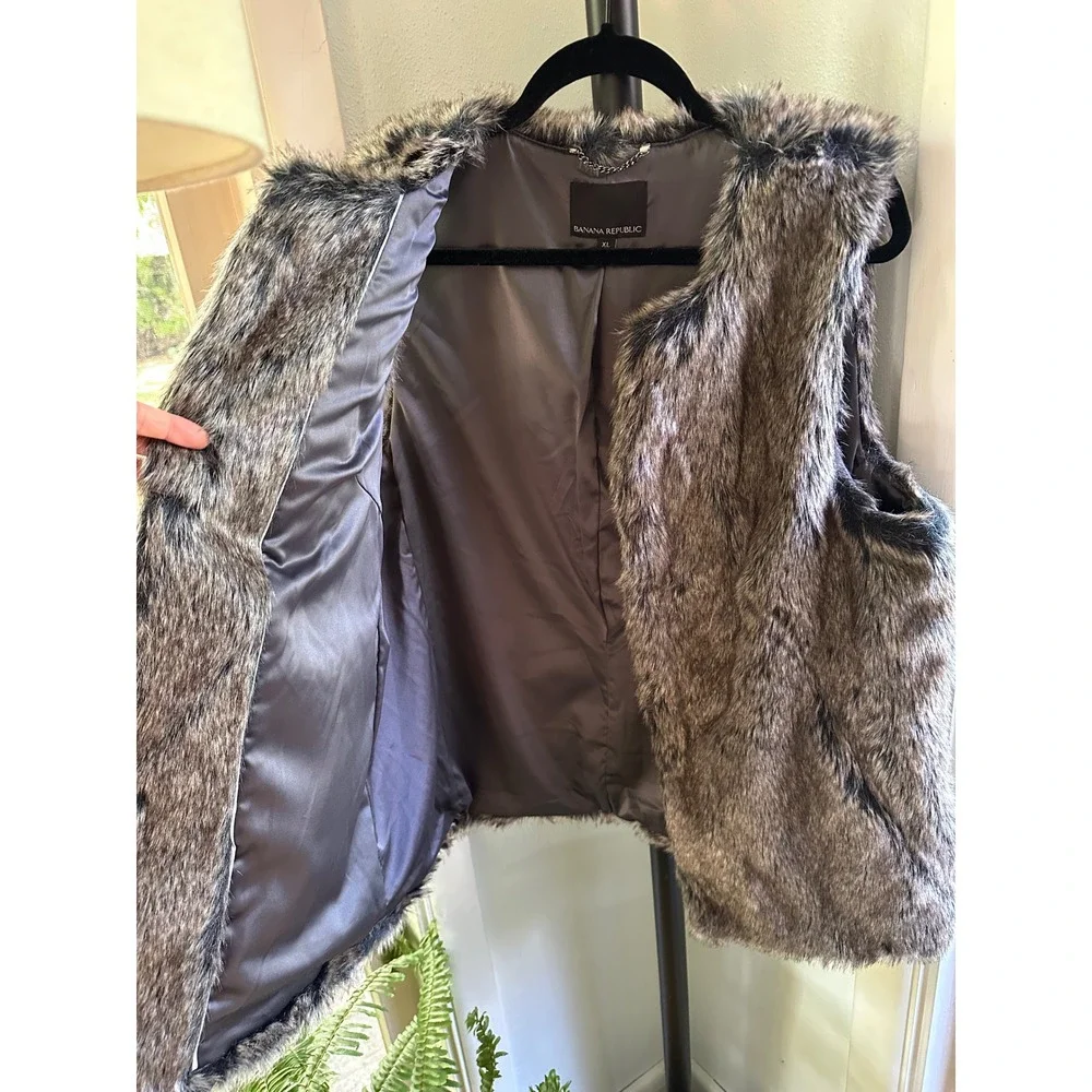 Banana Republic Womens Faux Fur Vest XL Gray Brown Open Front Chain Detail - Picture 4 of 9